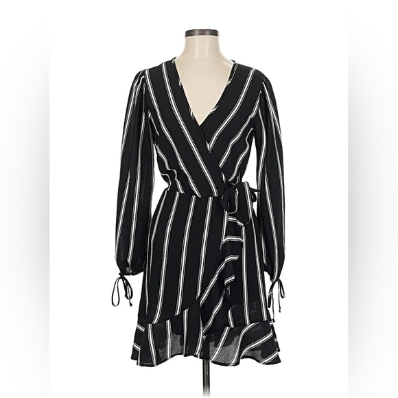 Band of Gypsies Dresses & Skirts - Band of Gypsies Women's Medium Black Pinstripe Faux Wrap Dress